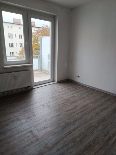 Wohnung zur Miete 330 € 3 Zimmer 57,5 m² 2. Geschoss frei ab sofort Eggersdorfer Straße 1 Siedlung Fermersleben Magdeburg 39122