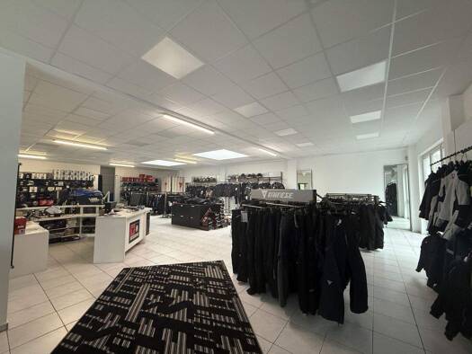 Produktionshalle zum Kauf 2.850.000 € 3.500 m² Lagerfläche Anger Erlangen 91052