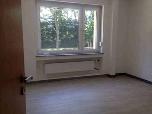 Wohnung zur Miete 700 € 4 Zimmer 110 m²<br/>Wohnfläche ab sofort<br/>Verfügbarkeit Ruhrallee Bergerhausen Essen 45136