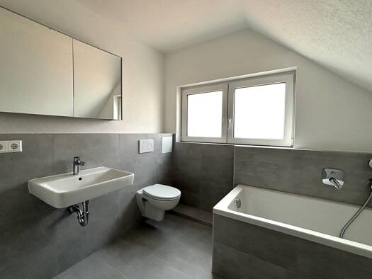 Wohnung zur Miete 850 € 3 Zimmer 90 m² 3. Geschoss frei ab sofort Poppenweiler Ludwigsburg 71642