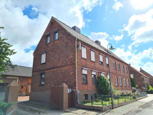 Mehrfamilienhaus zum Kauf 89.000 € 5 Zimmer 150 m² 1.091 m² Grundstück Breitscheidstraße 2 Weferlingen Oebisfelde-Weferlingen 39356