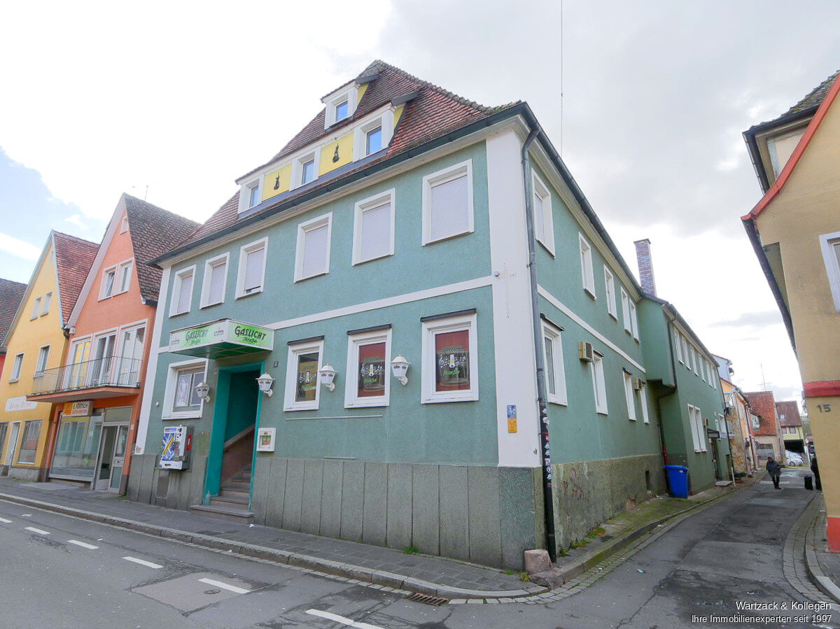 Haus zum Kauf 195.000 € 9 Zimmer 237 m²<br/>Wohnfläche 427 m²<br/>Grundstück Neustadt Neustadt an der Aisch 91413