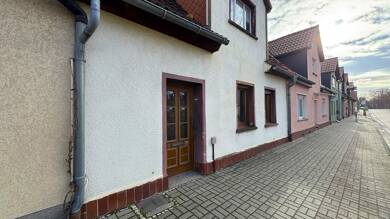 Reihenmittelhaus zum Kauf 55.000 € 7 Zimmer 86,5 m² 145 m² Grundstück Zörbig Zörbig 06780