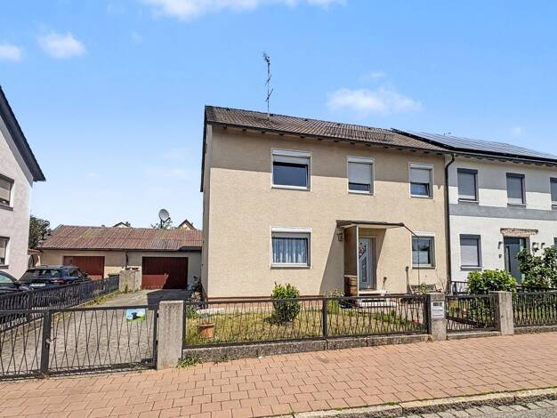 Doppelhaushälfte zum Kauf 395.000 € 7 Zimmer 155 m² 512 m² Grundstück Röthenbach Röthenbach an der Pegnitz 90552