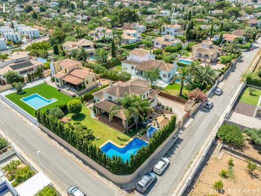 Haus zum Kauf 1.290.000 € 470 m² 985 m² Grundstück Dénia 03700