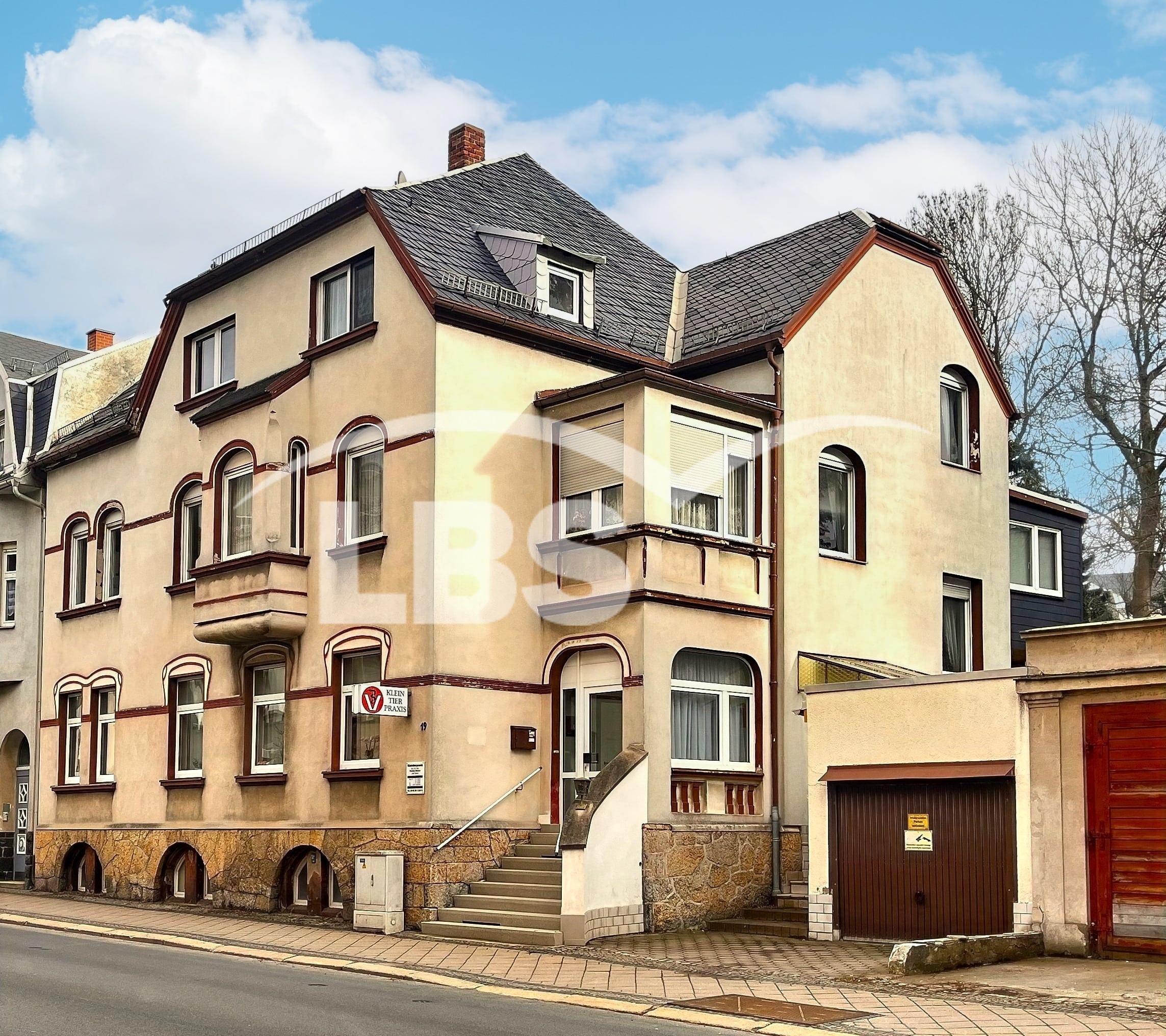 Mehrfamilienhaus zum Kauf 215.000 € 14 Zimmer 180 m²<br/>Wohnfläche 284 m²<br/>Grundstück ab sofort<br/>Verfügbarkeit Zeulenroda Zeulenroda-Triebes 07937