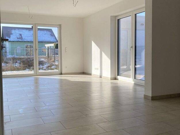 Reihenendhaus zur Miete - Erstbezug 1.740 € 5 Zimmer 138,7 m² 329 m² Grundstück Donaustauf 93093