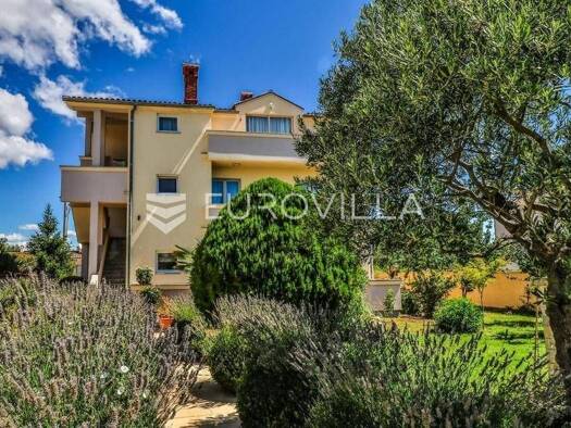 Haus zum Kauf 790.000 € 8 Zimmer 384 m² Loborika Centar, Loborika