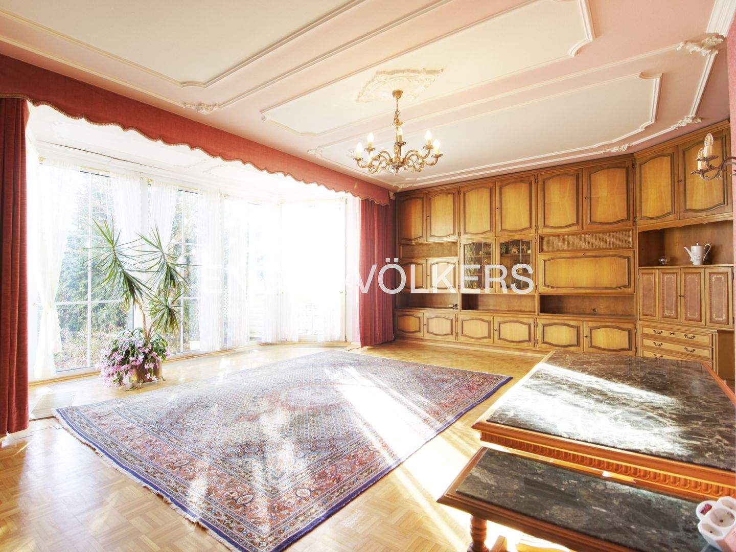 Immobilie in Schierling - Einfamilienhaus mit weitläufigem Grundstück, Charakter und tollem Entwicklungspotenzial - Bild 3