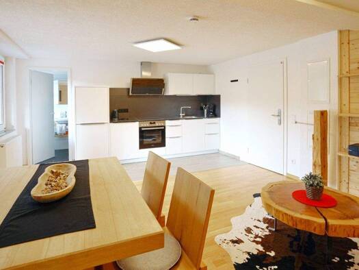 Wohnung zum Kauf 182.800 € 2 Zimmer 44,7 m² EG Neustädter Straße 39 Titisee Titisee-Neustadt 79822