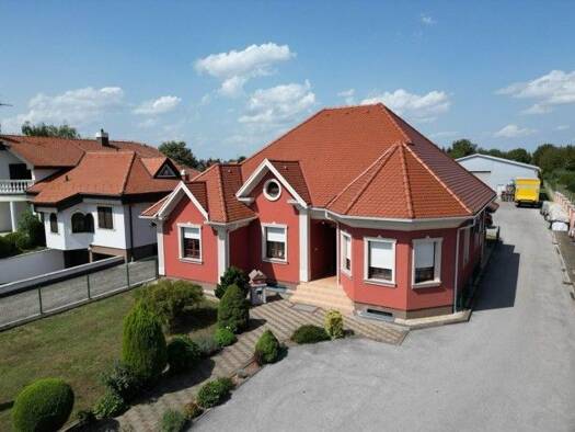 Einfamilienhaus zum Kauf 580.000 € 7 Zimmer 437 m² 3.260 m² Grundstück Varaždin 42000