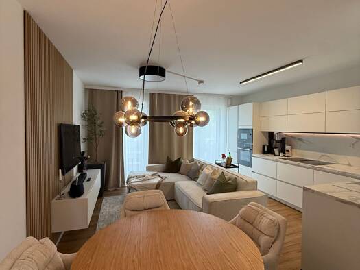 Wohnung zur Miete 1.020 € 1 Zimmer 74 m² Geschoss 3/3 frei ab sofort Neutraubling 93073