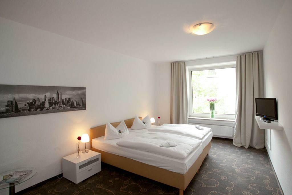 Wohnung zur Miete Wohnen auf Zeit 2.400 € 3 Zimmer 80 m²<br/>Wohnfläche 01.10.2024<br/>Verfügbarkeit Alfredstraße Bredeney Essen 45130