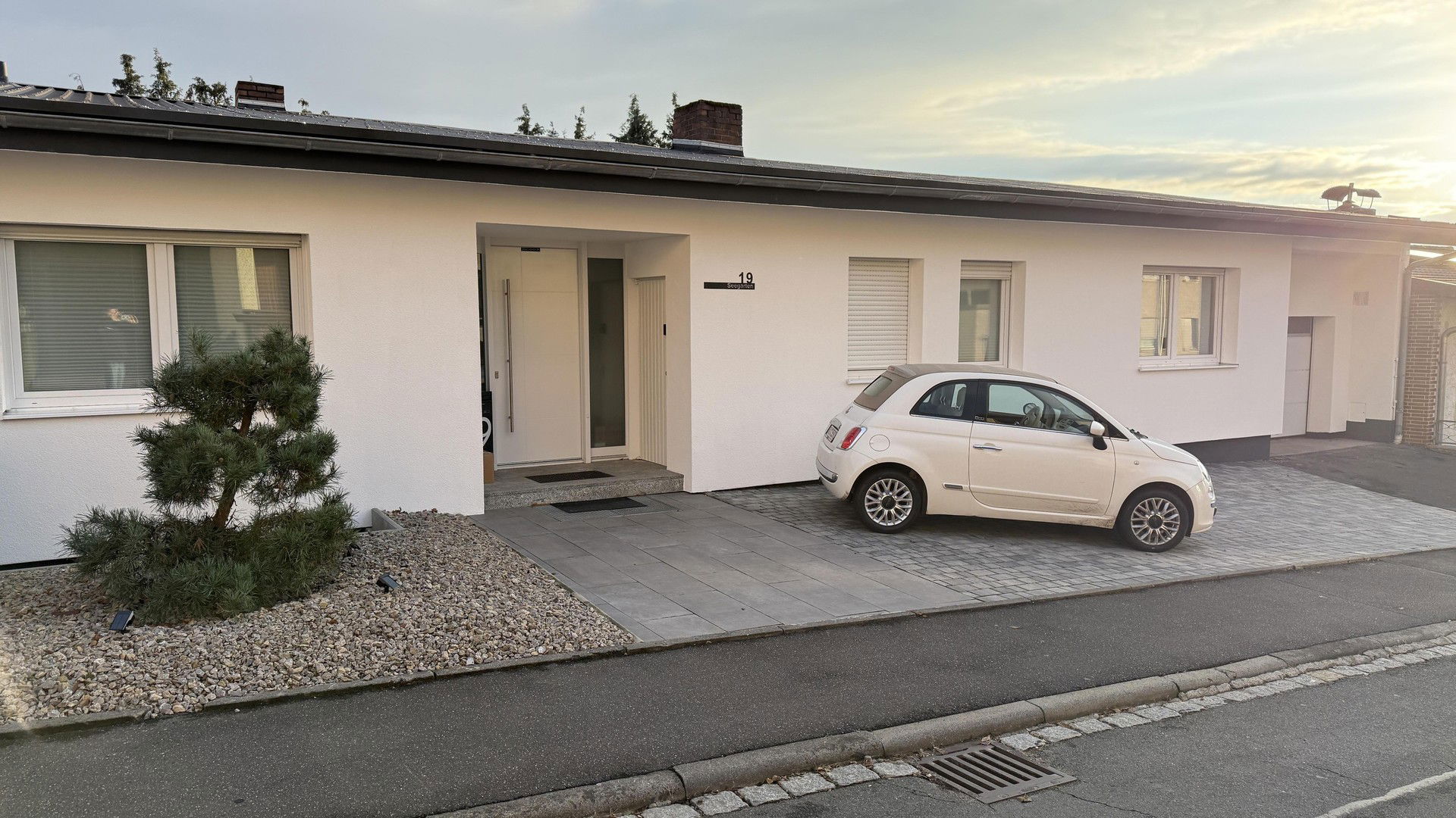 Einfamilienhaus zum Kauf provisionsfrei 949.000 € 11 Zimmer 375 m²<br/>Wohnfläche 562 m²<br/>Grundstück Waldbüttelbrunn Waldbüttelbrunn 97297