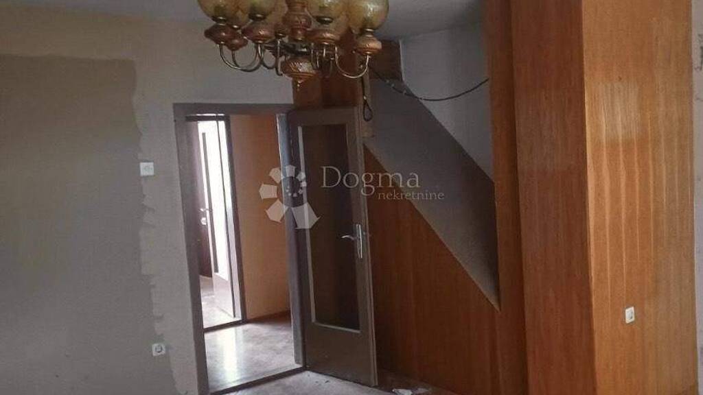 Haus zum Kauf 189.000 € 6 Zimmer 160 m² Donji grad, Jug II, Tenja