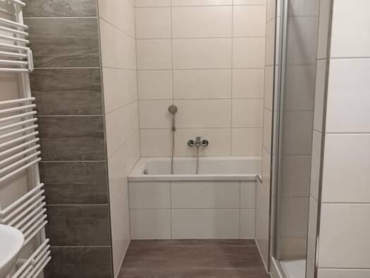 Wohnung zur Miete 380 € 3 Zimmer 70 m² Aue 08280