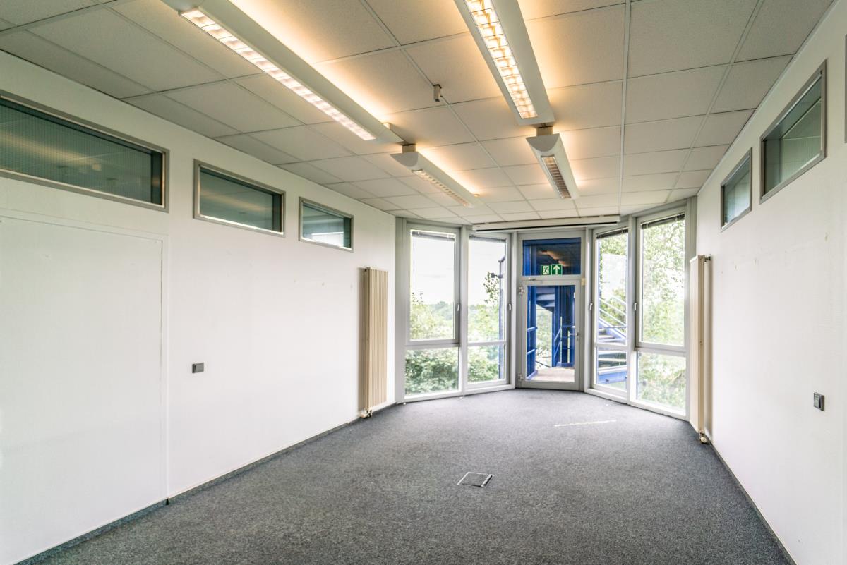 Bürofläche zur Miete provisionsfrei 6,90 € 820 m²<br/>Bürofläche ab 820 m²<br/>Teilbarkeit Obermeiderich Duisburg 47138