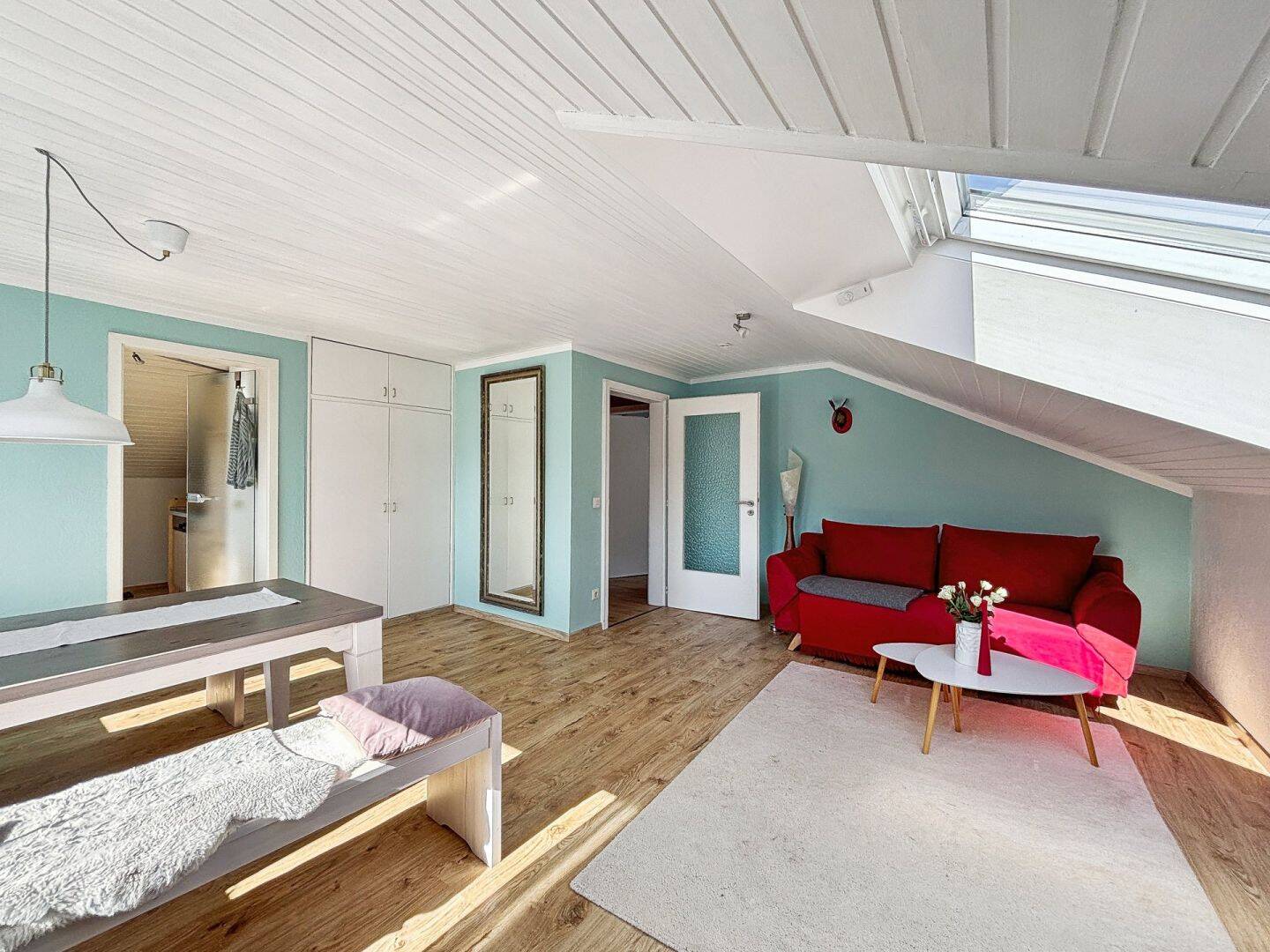 Immobilie in Kochel am See - Kochel: Renovierte 2-Zimmer-Wohnung im Dachgeschoss in ruhiger, sonniger Wohnlage - Bild 2