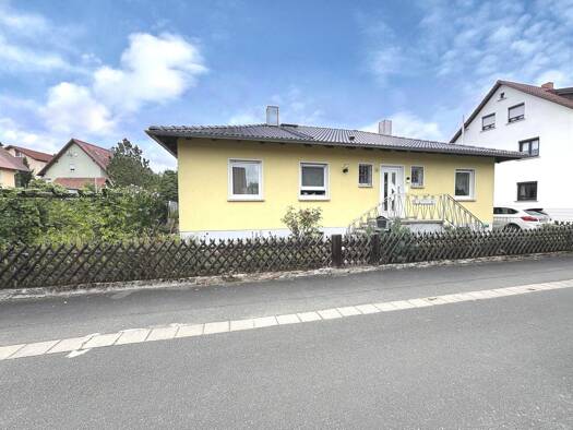 Bungalow zum Kauf 395.000 € 4 Zimmer 111 m² 569 m² Grundstück Sassanfahrt Hirschaid 96114