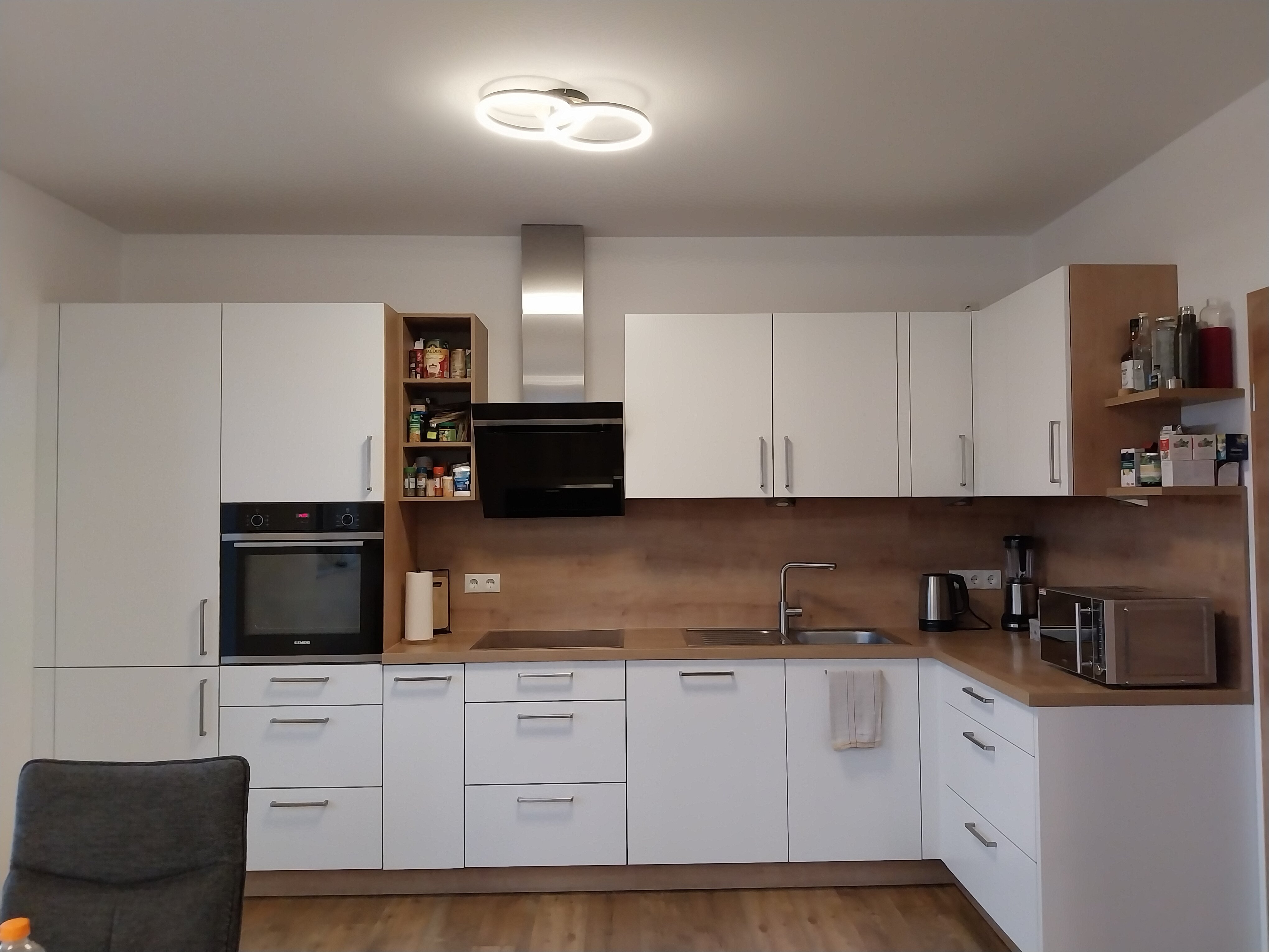 Wohnung zur Miete 840 € 4 Zimmer 105 m²<br/>Wohnfläche 1.<br/>Geschoss 01.04.2025<br/>Verfügbarkeit Erlenstraße 35 Roßbach Roßbach 94439