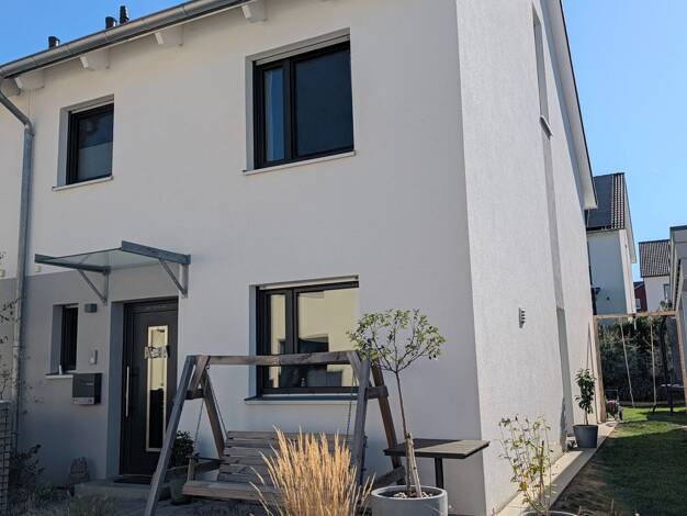 Doppelhaushälfte zum Kauf 795.000 € 5,5 Zimmer 144,4 m² 254 m² Grundstück Markelfingen Radolfzell am Bodensee 78315