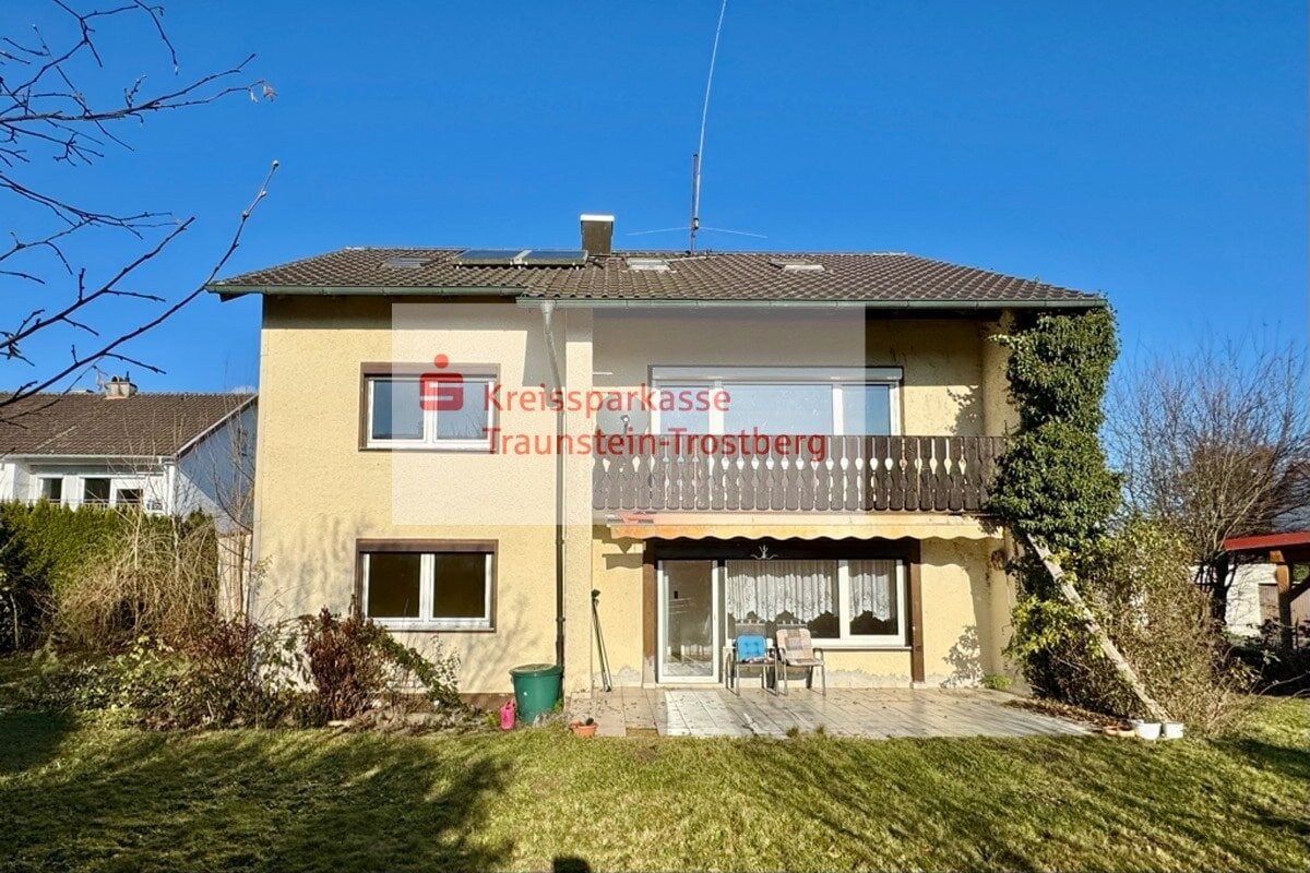 Mehrfamilienhaus zum Kauf 498.000 € 8 Zimmer 180 m²<br/>Wohnfläche 820 m²<br/>Grundstück Traunreut Traunreut 83301