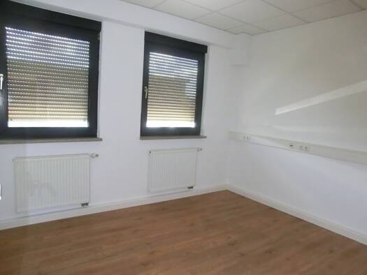 Büro zur Miete 860 € 3 Zimmer 100 m² Bürofläche Werneck 97440