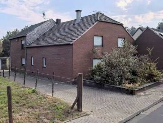 Einfamilienhaus zum Kauf 255.000 € 5 Zimmer 140 m² 626 m² Grundstück Bissen Wegberg 41844