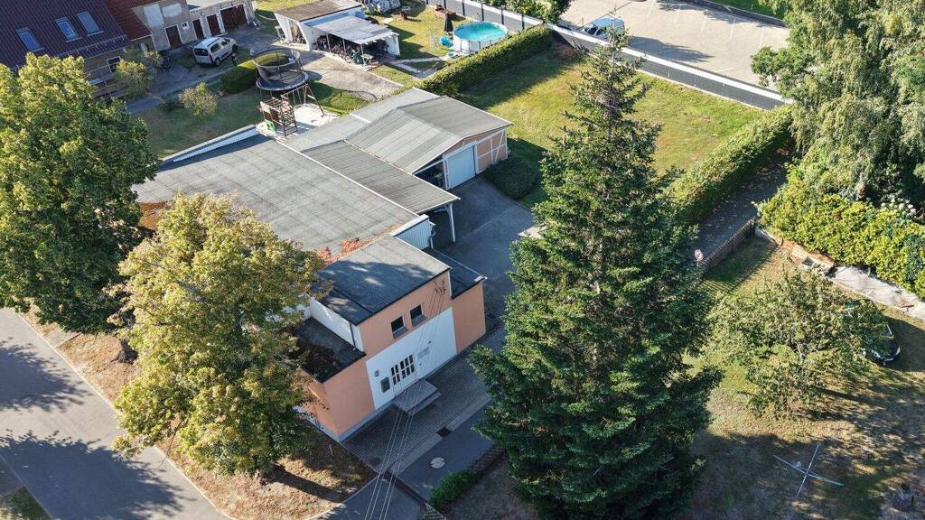 Haus zum Kauf 155.000 € 8 Zimmer 180 m² 1.055 m² Grundstück Hohenleipisch 04934