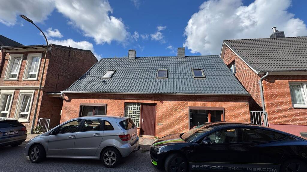 Mehrfamilienhaus zum Kauf 68.000 € 6 Zimmer 124 m² 237 m² Grundstück frei ab sofort Hinter dem Sandberg 29 Itzehoe 25524