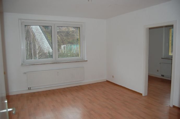 Wohnung zur Miete 295 € 4 Zimmer 68 m²<br/>Wohnfläche 1.<br/>Geschoss ab sofort<br/>Verfügbarkeit Preßwitzer Straße 23a Hohenwarte 07338