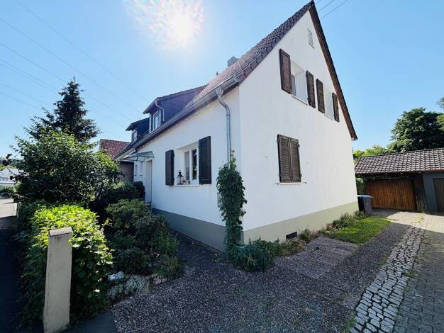 Doppelhaushälfte zum Kauf 549.000 € 4,5 Zimmer 101 m² 387 m² Grundstück Ost Sindelfingen 71065