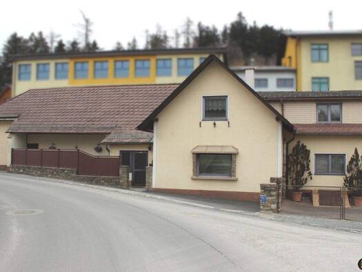 Haus zum Kauf 192.000 € 6 Zimmer 186 m² 634 m² Grundstück Hochneukirchen 2852