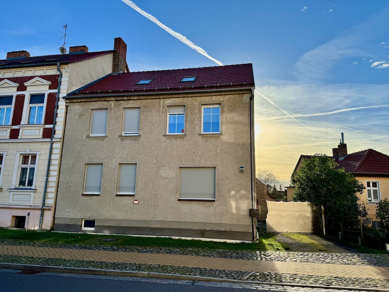 Mehrfamilienhaus zum Kauf 350.000 € 6 Zimmer 140 m²<br/>Wohnfläche 1.123 m²<br/>Grundstück Kremmen Kremmen 16766