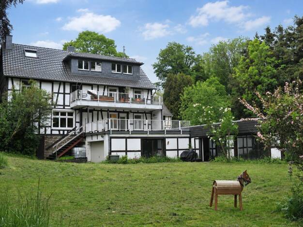 Mehrfamilienhaus zum Kauf als Kapitalanlage geeignet 666.000 € 9 Zimmer 240 m² 6.000 m² Grundstück Herchen Windeck 51570