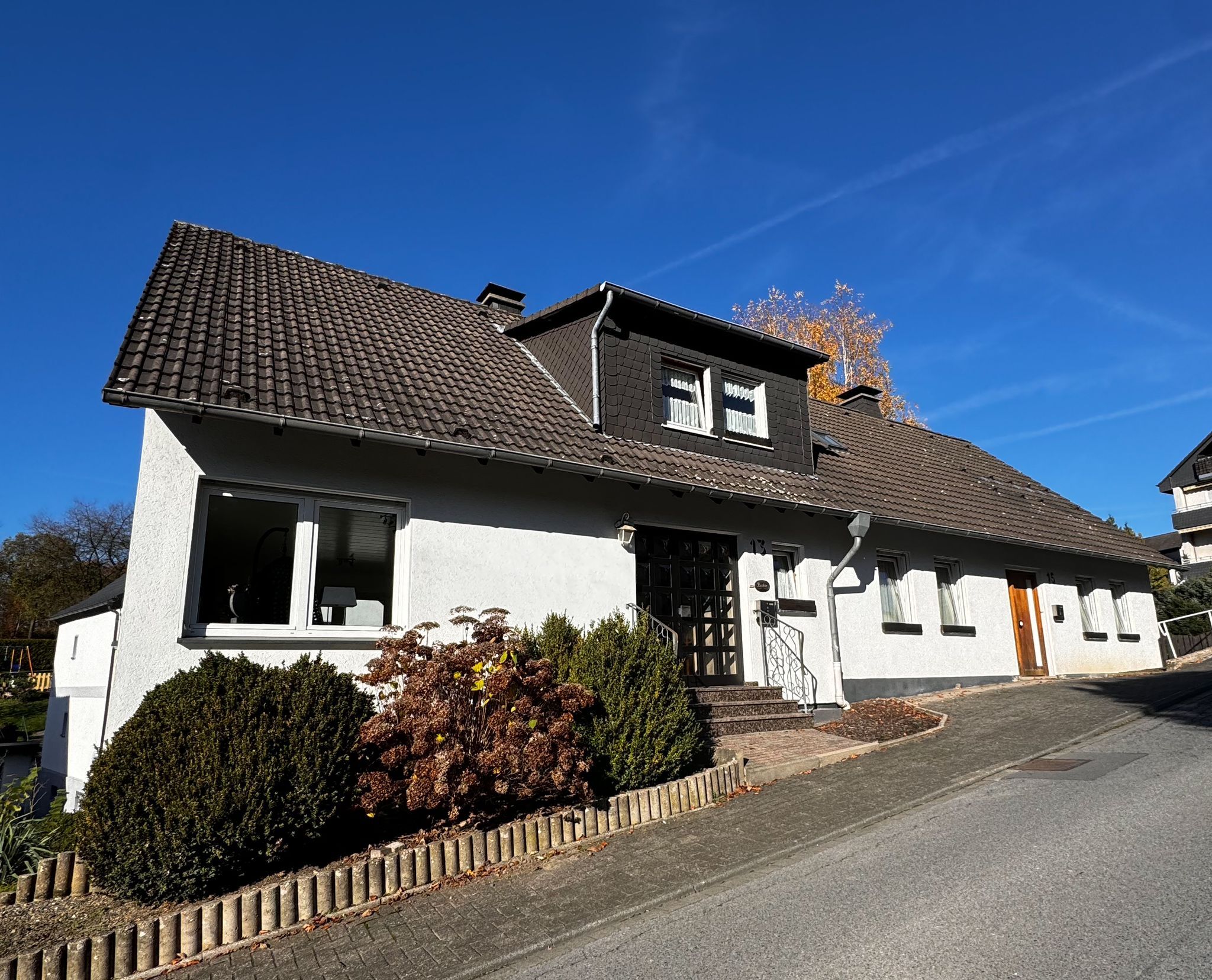 Mehrfamilienhaus zum Kauf 230.000 € 3 Zimmer 205 m²<br/>Wohnfläche 1.158 m²<br/>Grundstück Wennemen Meschede 59872