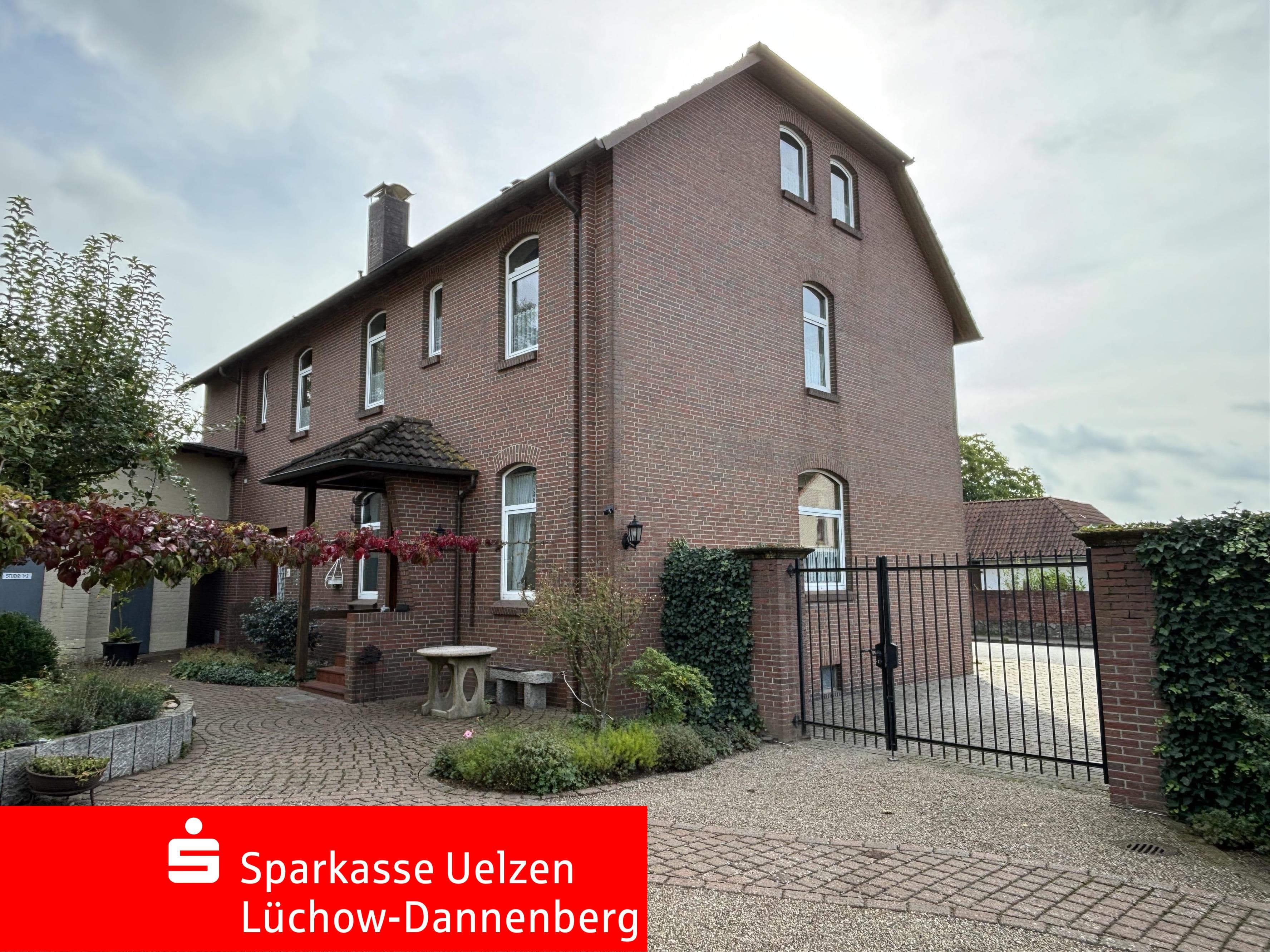 Mehrfamilienhaus zum Kauf 299.000 € 11 Zimmer 250 m²<br/>Wohnfläche 881 m²<br/>Grundstück Oldenstadt Uelzen 29525