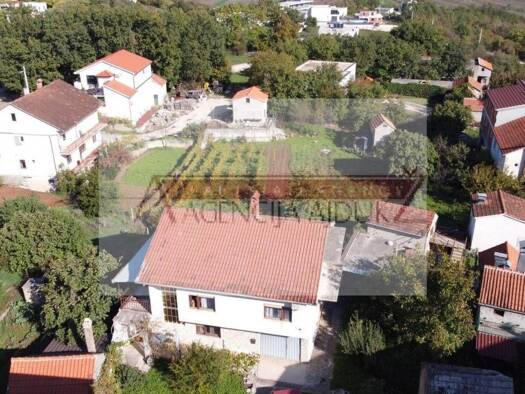 Haus zum Kauf 243.000 € 7 Zimmer 391 m² Imotski