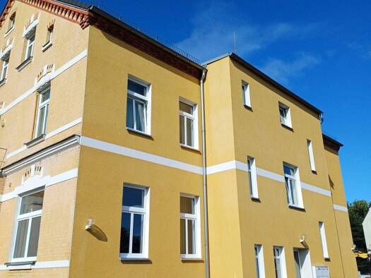 Wohnung zur Miete 375 € 2 Zimmer 63 m² 2. Geschoss frei ab sofort Altenburger Straße 2 Crossen Zwickau 08058