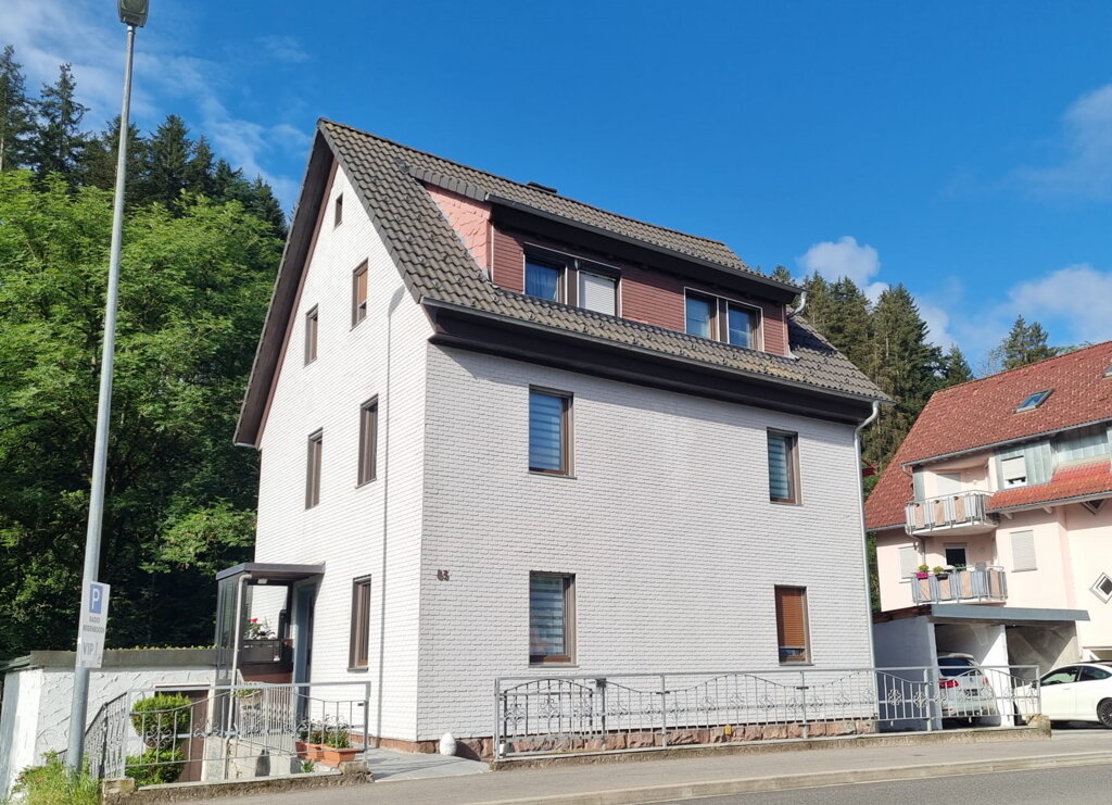 Mehrfamilienhaus zum Kauf 349.000 € 8 Zimmer 145 m²<br/>Wohnfläche 490 m²<br/>Grundstück Baiersbronn Baiersbronn 72270