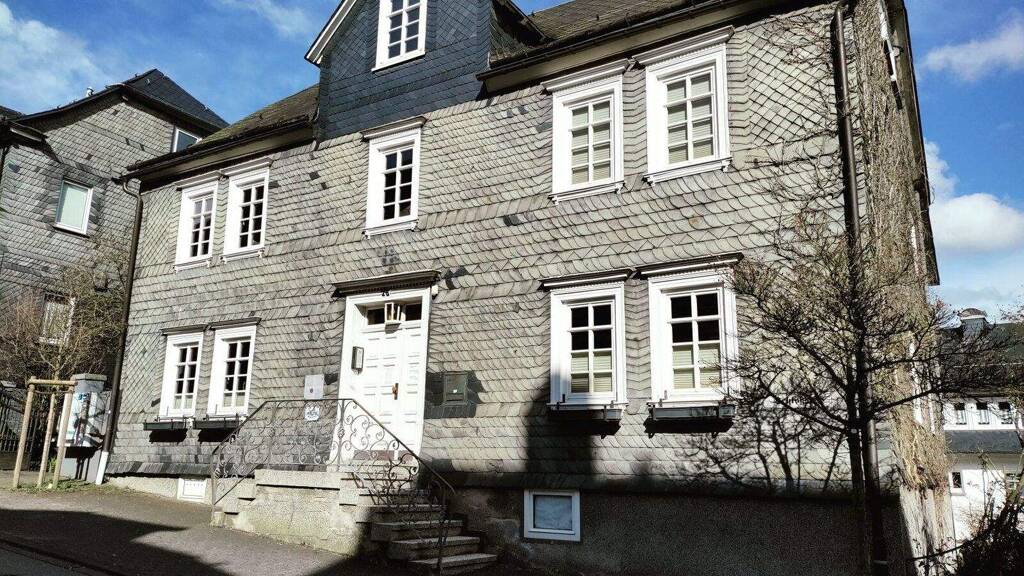 Haus zum Kauf 290.000 € 14 Zimmer 433 m² 443 m² Grundstück Bad Berleburg 57319