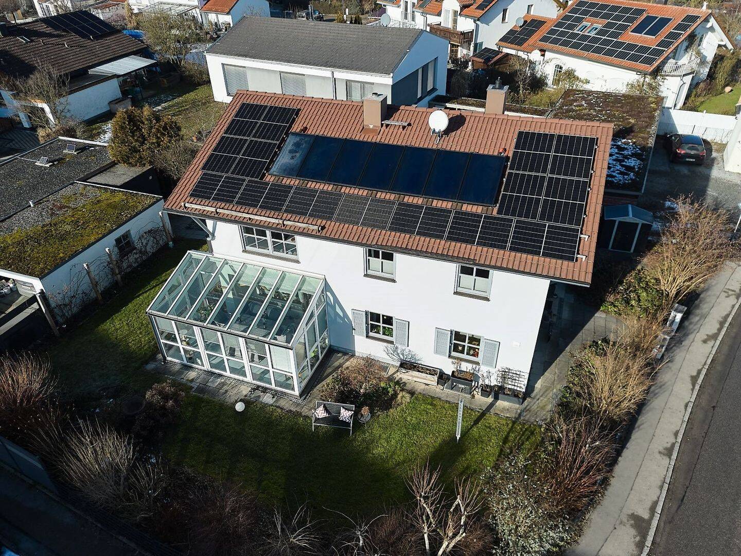 Immobilie in Walpertskirchen - Exklusives Wohnen in einem hochwertig sanierten Haus, Einziehen und sich wohlfühlen, viel Comfort - Bild 0