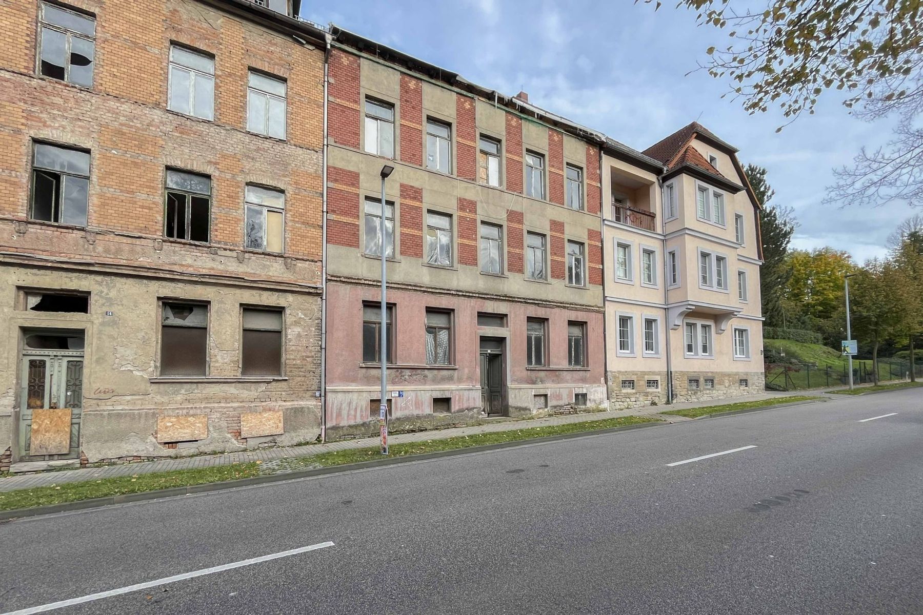 Mehrfamilienhaus zum Kauf 98.000 € 14 Zimmer 261,6 m²<br/>Wohnfläche 345 m²<br/>Grundstück Weißenfels Weißenfels 06667