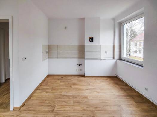 Wohnung zur Miete 588 € 2 Zimmer 67 m² frei ab sofort Friedensstraße 24 Jänschwalde Ost Jänschwalde 03197