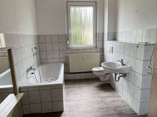 Wohnung zur Miete 590 € 5 Zimmer 108 m² Geschoss 1/2 frei ab sofort Grünhauser Straße 12 Lauchhammer 01979