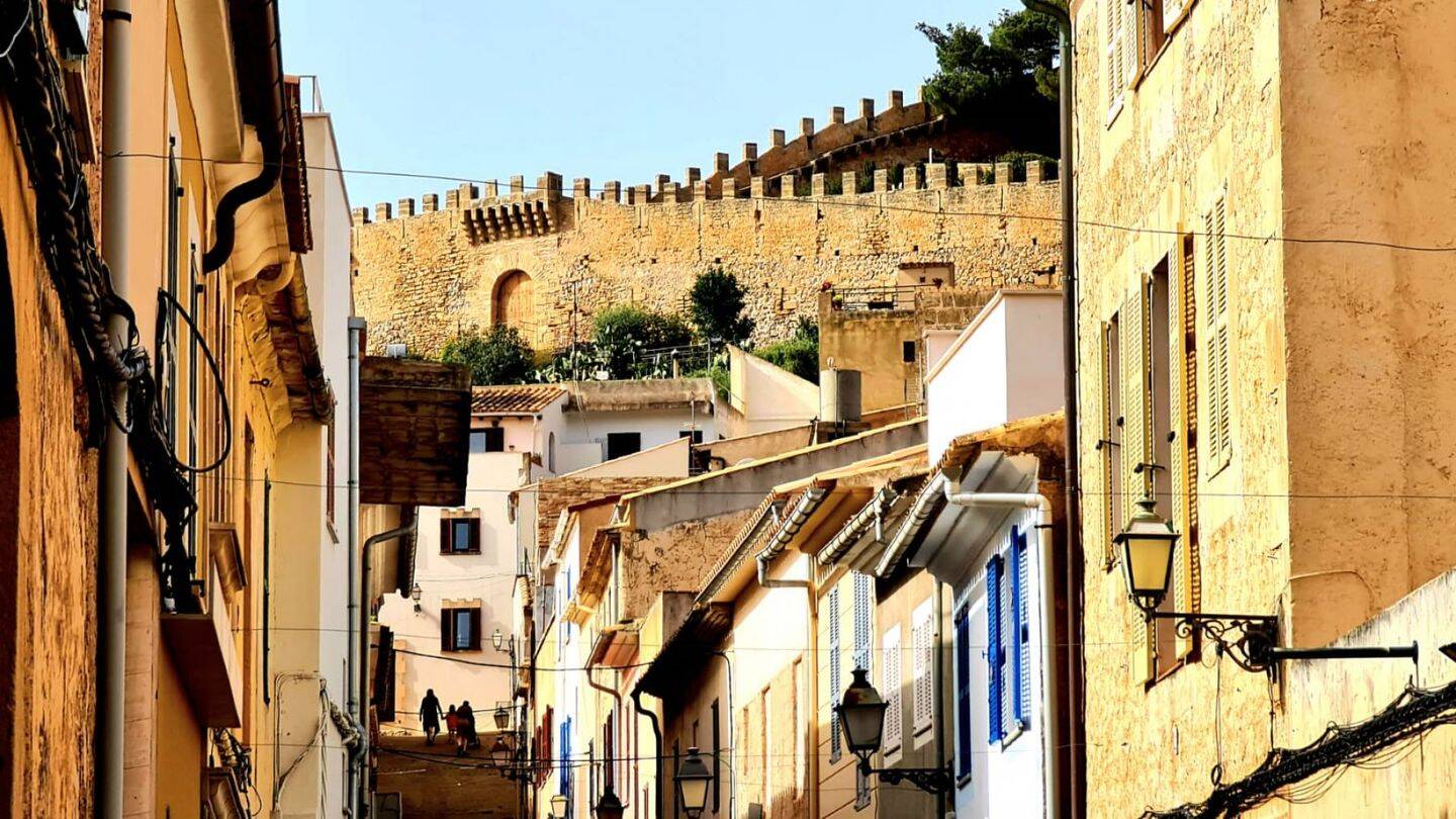 Immobilie in Paitzdorf - Zu reformierendes Styadthaus, aufgeteilt in Erdgeschoss und zwei Etagen in Capdepera - Bild 1