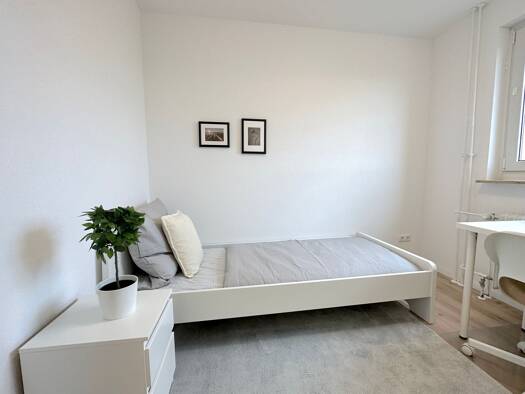 Wohnung zur Miete 505 € 1 Zimmer 10 m² 1. Geschoss frei ab sofort Meersburger Straße 11 Fechenheim Frankfurt am Main 60386