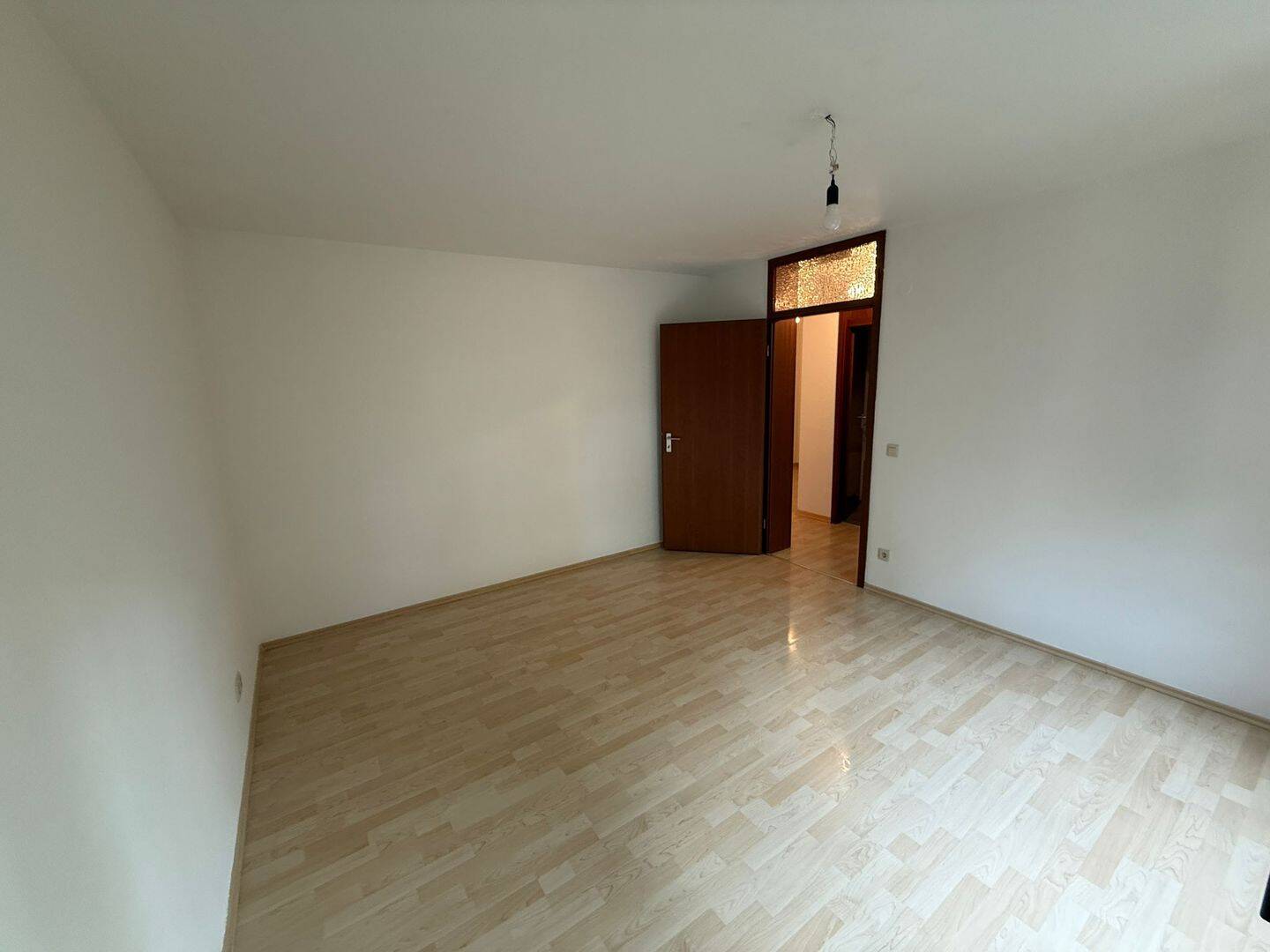 Diese gemütliche 2-Zimmer-Wohnung mit Einbauküche. "Zentrale Lage" – Nürnberg – Vorschaubild 15