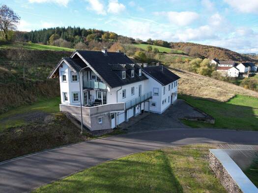 Haus zum Kauf 375.000 € 8 Zimmer 327 m² 3.604 m² Grundstück frei ab 01.03.2026 Niederpierscheid 54649