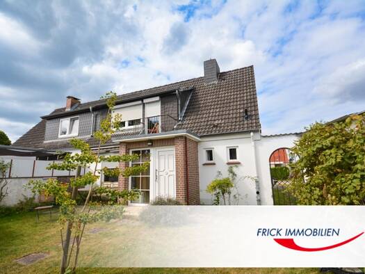 Doppelhaushälfte zum Kauf 149.000 € 5 Zimmer 82,7 m² 825 m² Grundstück Bad Schwartau 23611